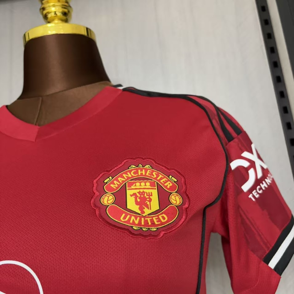 Camisa Manchester United I 25/26 - Torcedor - Feminina